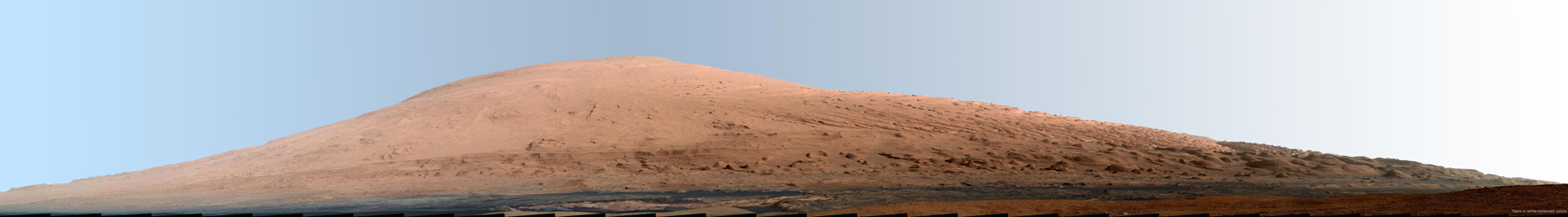 Wydma Aeolis Mons widziana przez kamerę łazika Curiosity z krateru Gale