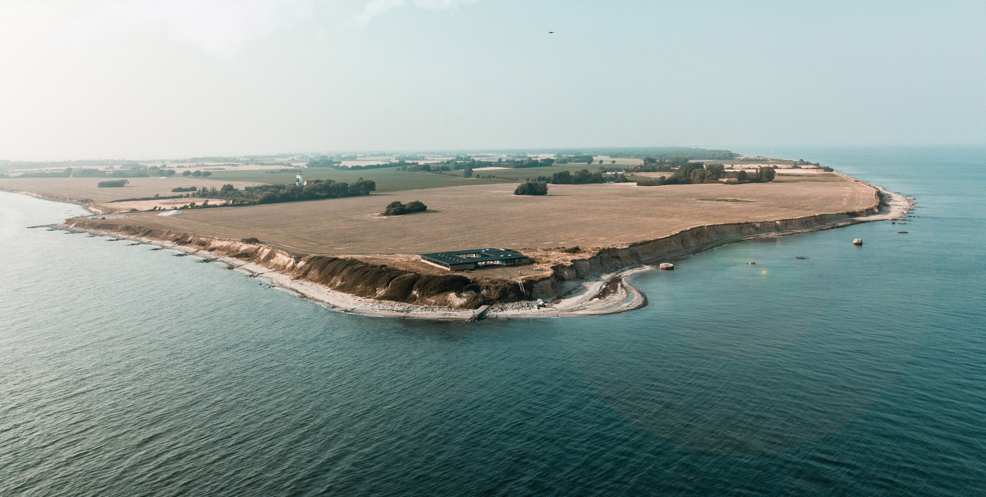 Najbardziej na południe wysunięta część Danii - Gedser Odde na wyspie Falster. Fot. Benjamin Blattler on Unsplash.