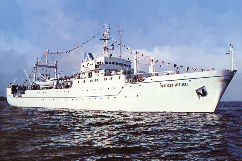„Profesor Siedlecki” był największym statkiem badawczym MIR i w swoim czasie jednym z najnowocześniejszych na świecie. W latach 1972-1992 wykorzystywano go do badań oceanicznych, szczególnie w rejonie Antarktyki. Fot. archiwum MIR-PIB.