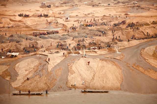Wydobycie piasku w Bangladeszu. Fot. Hasin Hayder, Unsplash.