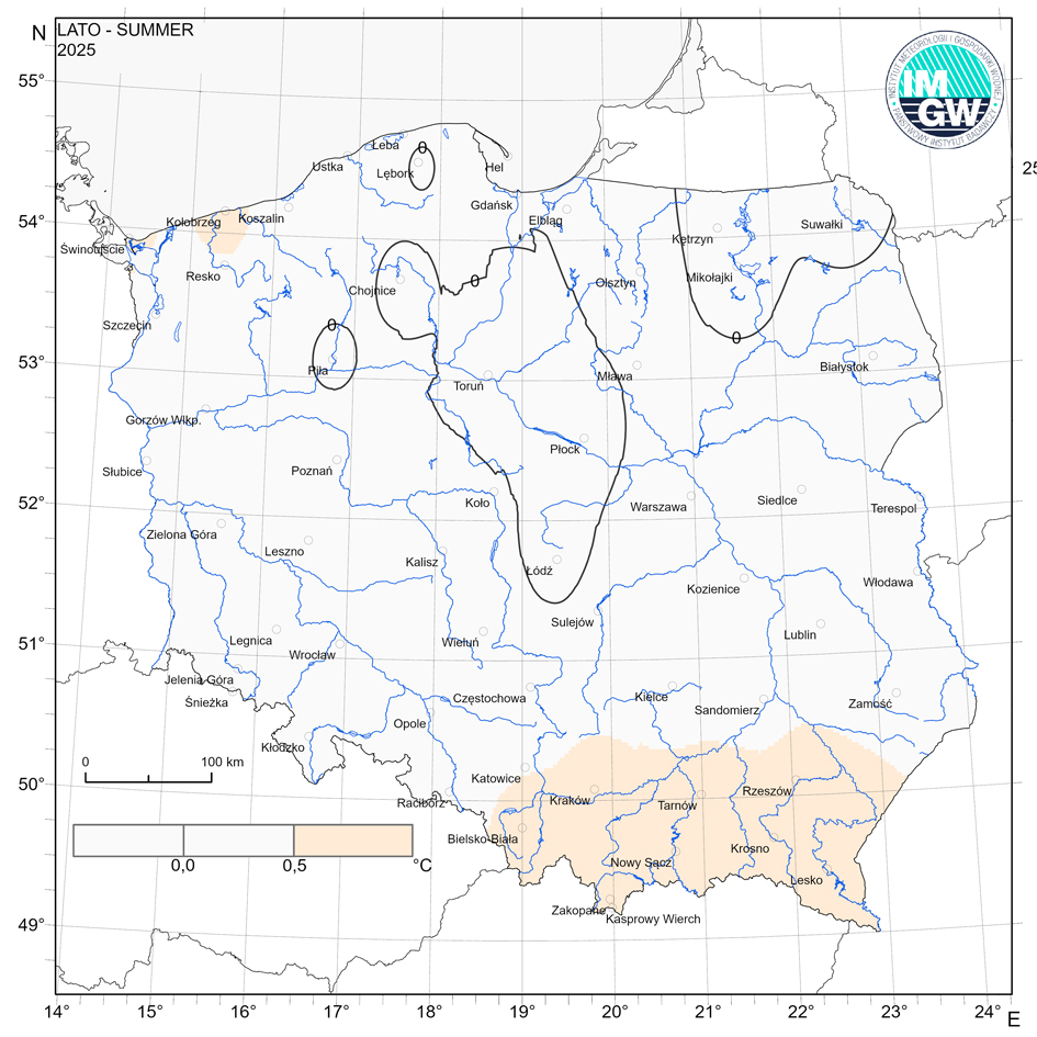 Przestrzenny rozkład anomalii średniej miesięcznej temperatury powietrza latem 2025 r. w stosunku do normy (tj. średniej miesięcznej wartości wieloletniej elementu w okresie 1991-2020).
