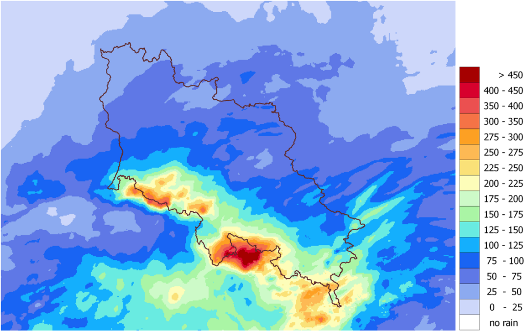 Pole 4-dobowych sum opadu podczas powodzi 13-16 września 2024 r. w zlewni górnej i środkowej Odry: estymacja multi-source RainGRS Clim.