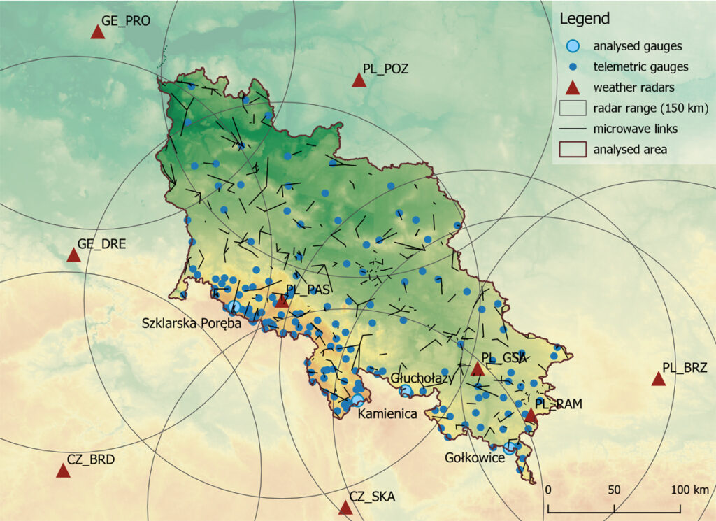Lokalizacja stacji pomiarowych w zlewni górnej i środkowej Odry: deszczomierze telemetryczne (niebieskie), radary meteorologiczne z zasięgiem 150 km (brązowe), łącza mikrofalowe (czarne) i cztery deszczomierze Hellmanna wybrane do szczegółowej analizy (błękitne).
